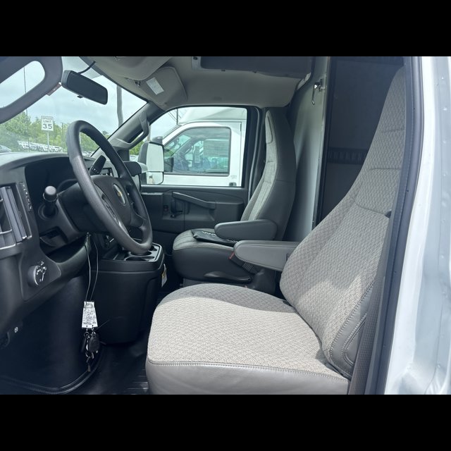2025 Chevrolet Express Commercial Cutaway Base thumbnail 2