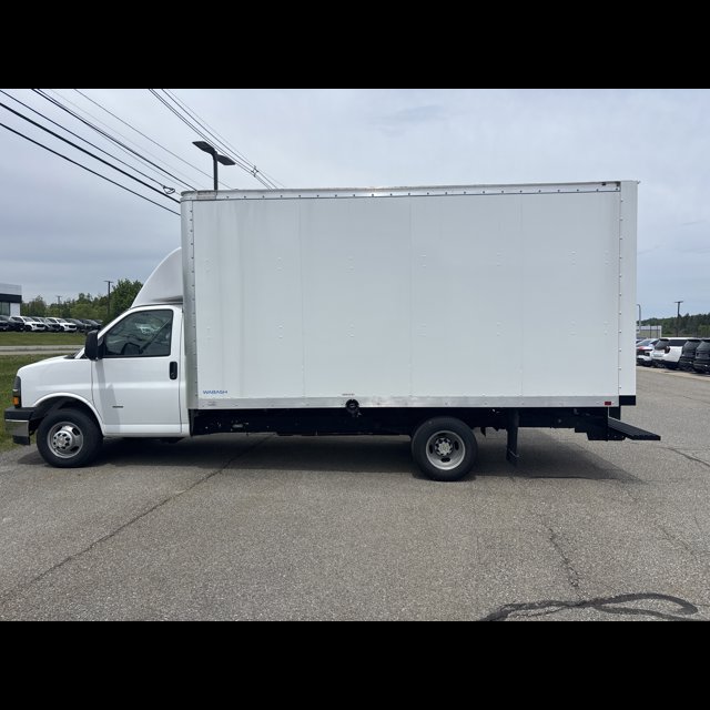 2025 Chevrolet Express Commercial Cutaway Base thumbnail 3