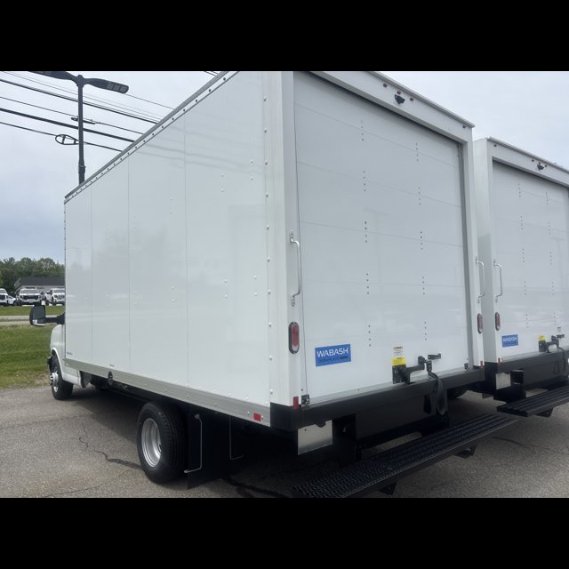 2025 Chevrolet Express Commercial Cutaway Base thumbnail 2