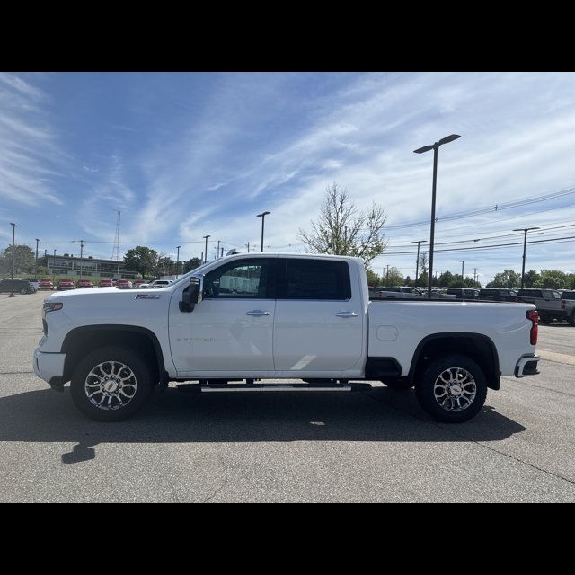 2026 Chevrolet Silverado 2500HD LTZ thumbnail 2
