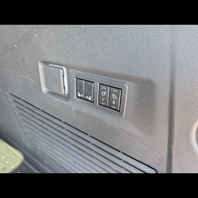 2026 Chevrolet Suburban RST thumbnail 6