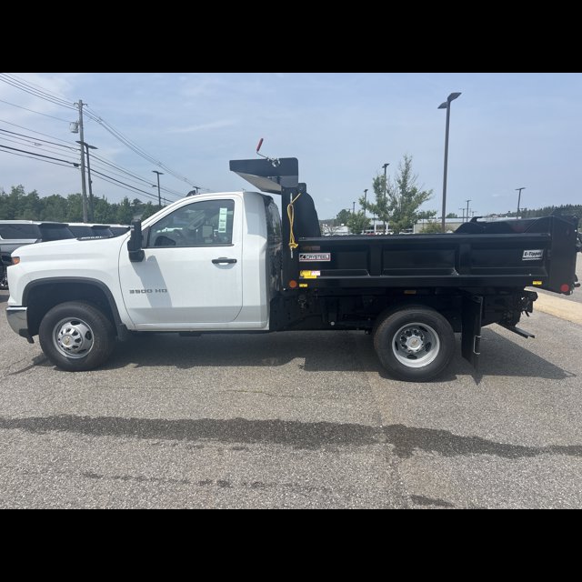 2026 Chevrolet Silverado 3500HD CC Work Truck thumbnail 2