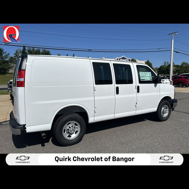 2025 Chevrolet Express Cargo Van Base RWD