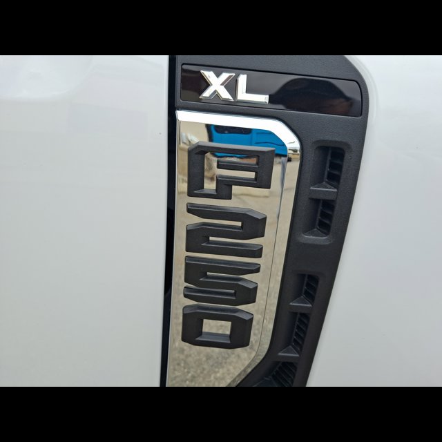 2026 Ford Super Duty F-250 SRW XL thumbnail 12
