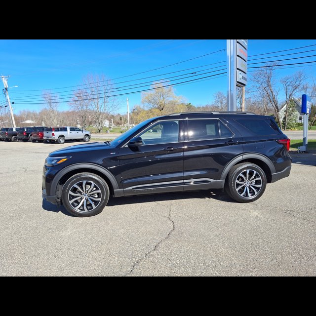 2026 Ford Explorer ST-Line thumbnail 7