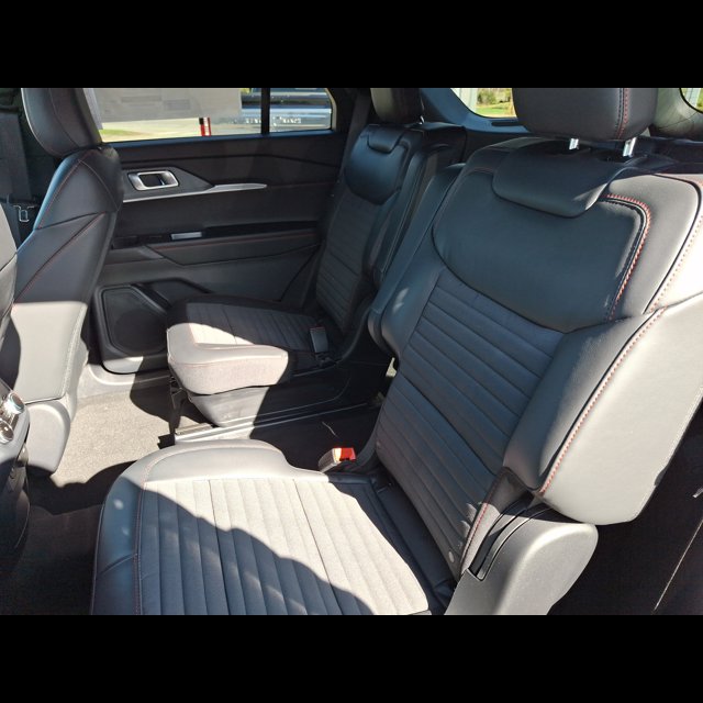 2026 Ford Explorer ST-Line thumbnail 16