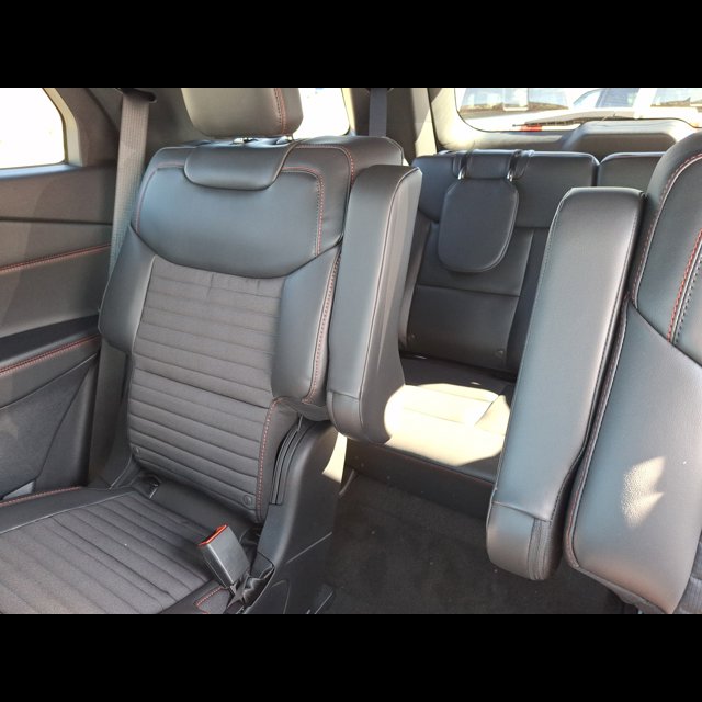 2026 Ford Explorer ST-Line thumbnail 17