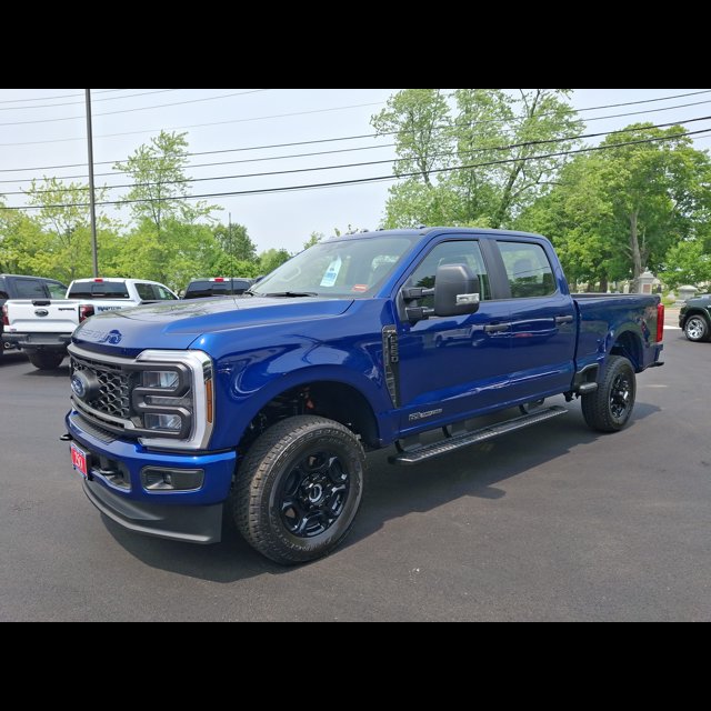 2026 Ford Super Duty F-250 SRW Base thumbnail 2