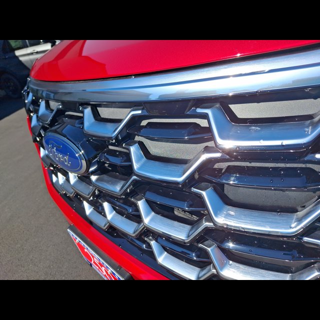 2026 Ford Explorer Platinum thumbnail 8