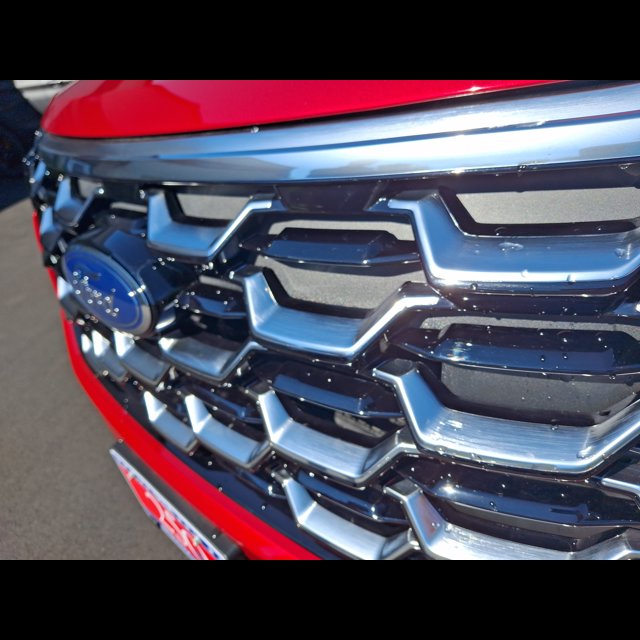 2026 Ford Explorer Platinum thumbnail 9