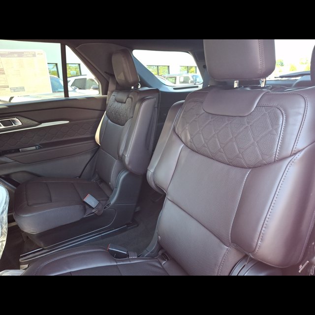 2026 Ford Explorer Platinum thumbnail 18