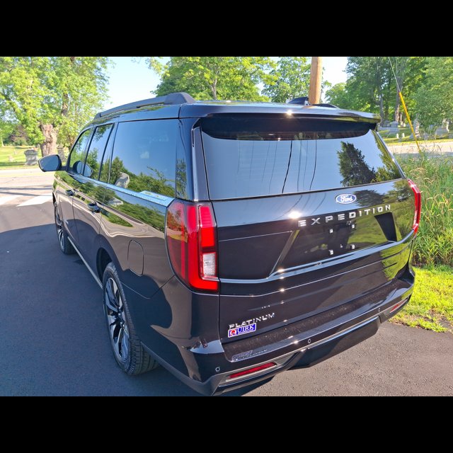 2027 Ford Expedition Platinum thumbnail 6