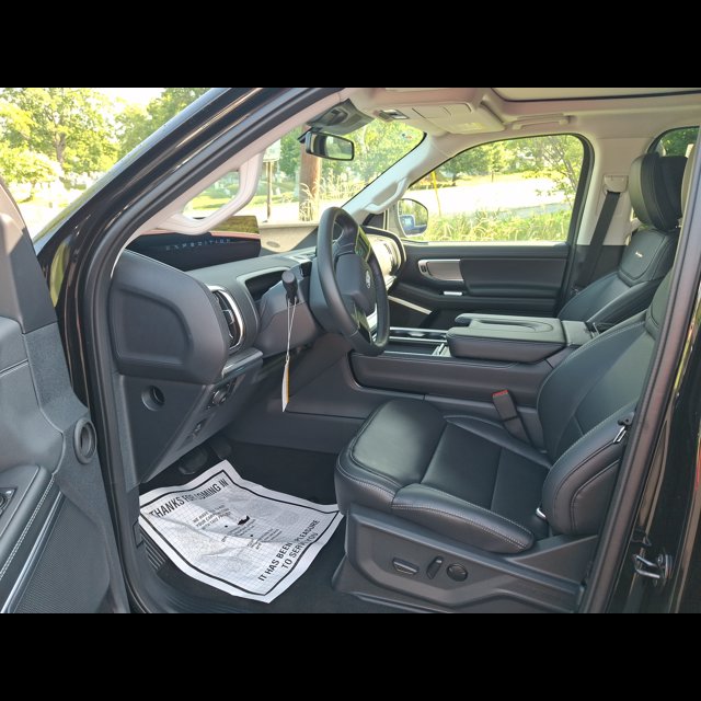 2027 Ford Expedition Platinum thumbnail 11