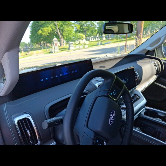 2027 Ford Expedition Platinum thumbnail 13