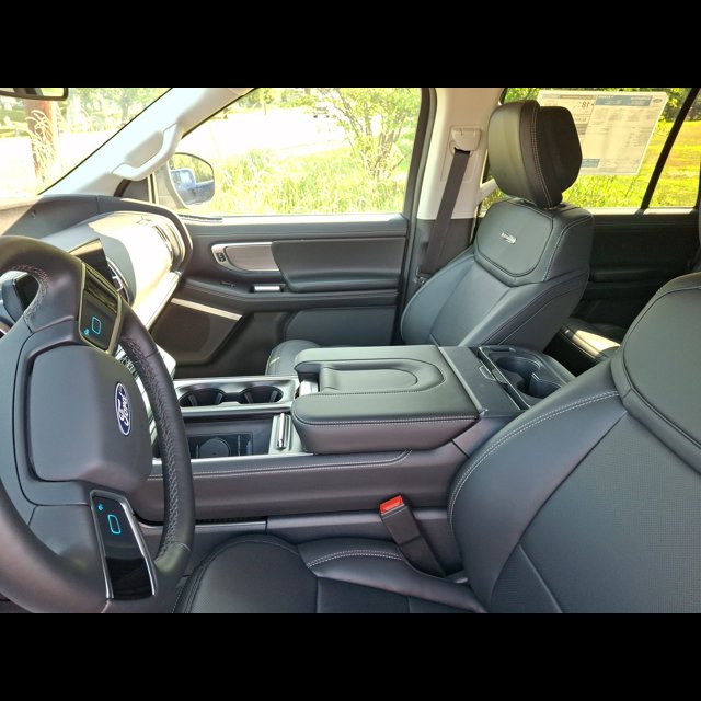 2027 Ford Expedition Platinum thumbnail 14