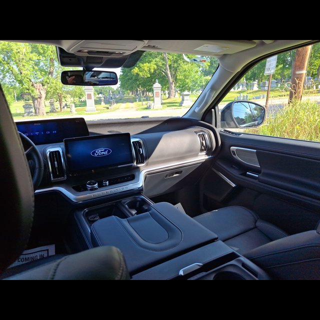 2027 Ford Expedition Platinum thumbnail 16
