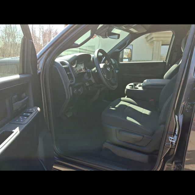 2026 Ram 2500 Black Express thumbnail 12