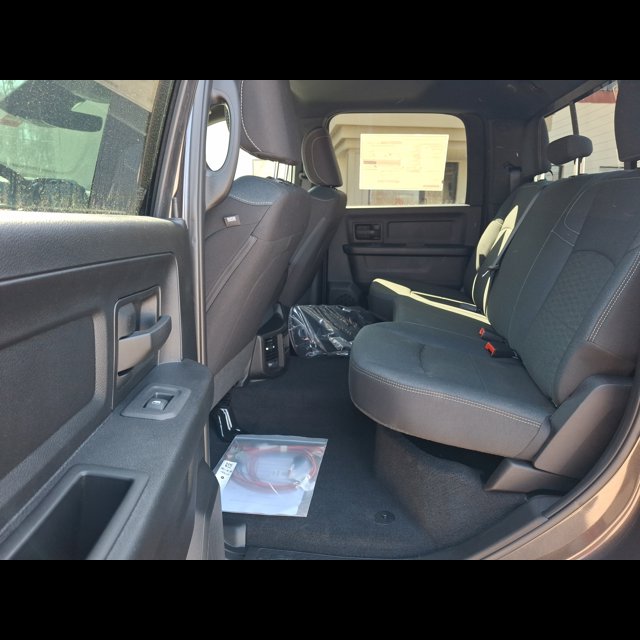 2026 Ram 2500 Black Express thumbnail 14