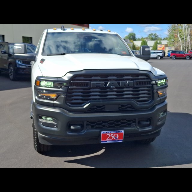 2026 Ram 2500 Tradesman thumbnail 2