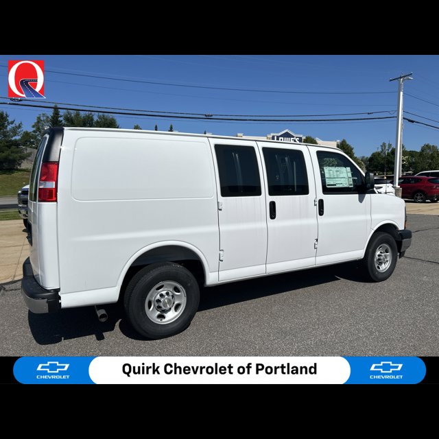 2025 Chevrolet Express Cargo Van Base RWD