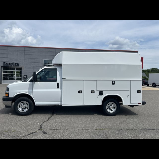 2025 Chevrolet Express Commercial Cutaway Base thumbnail 6