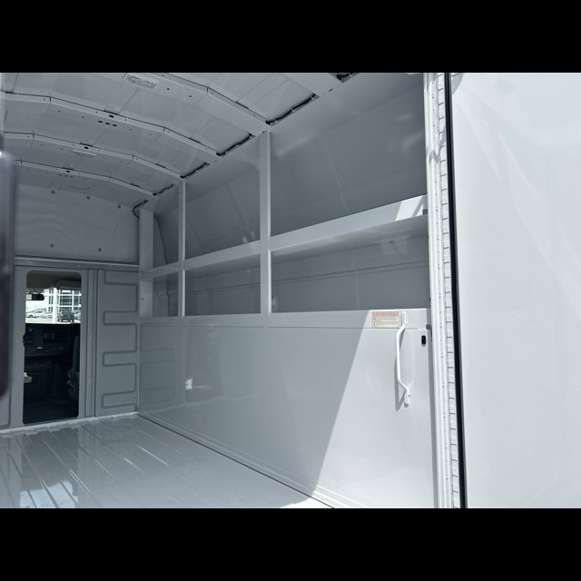 2025 Chevrolet Express Commercial Cutaway Base thumbnail 9
