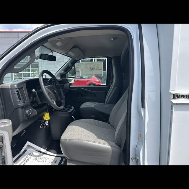 2025 Chevrolet Express Commercial Cutaway Base thumbnail 11