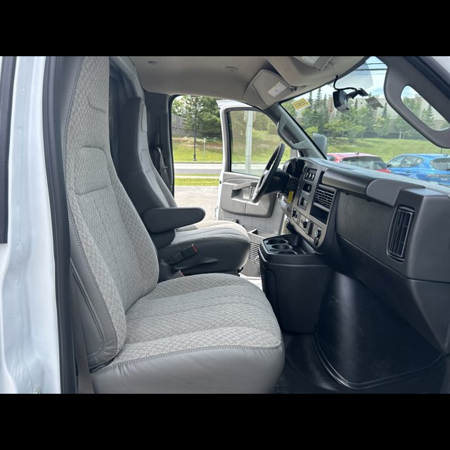 2025 Chevrolet Express Commercial Cutaway Base thumbnail 12
