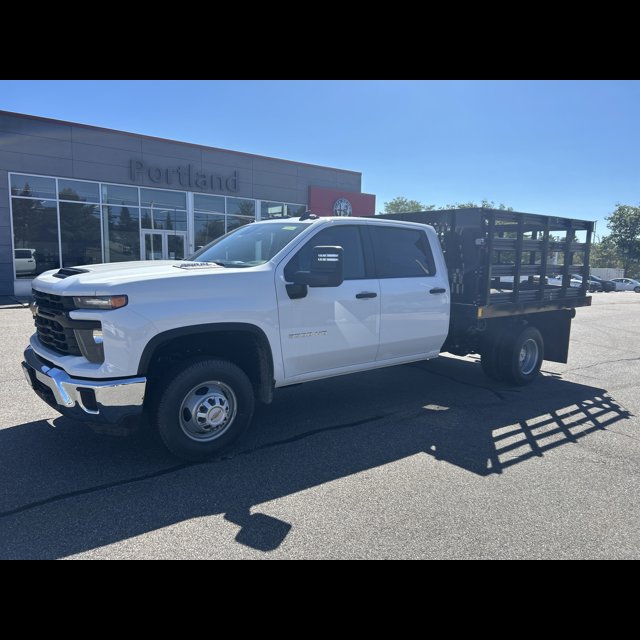 2025 Chevrolet Silverado 3500HD CC Work Truck thumbnail 2