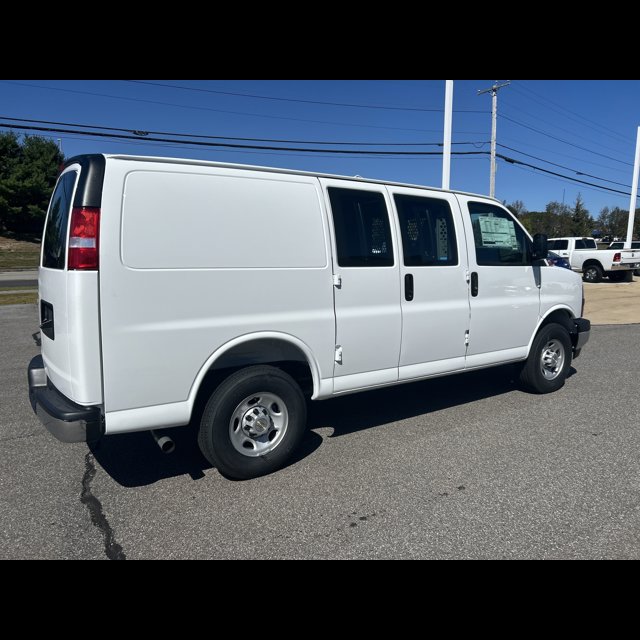 2025 Chevrolet Express Cargo Van Base thumbnail 2