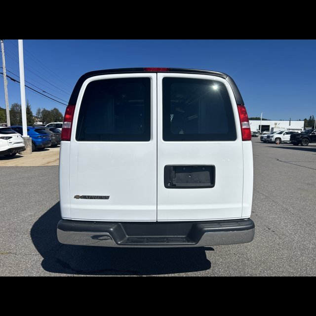 2025 Chevrolet Express Cargo Van Base thumbnail 4