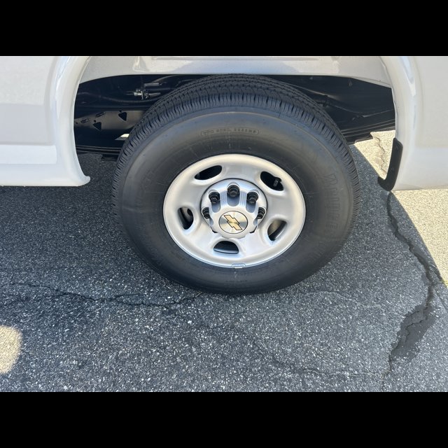 2025 Chevrolet Express Cargo Van Base thumbnail 5