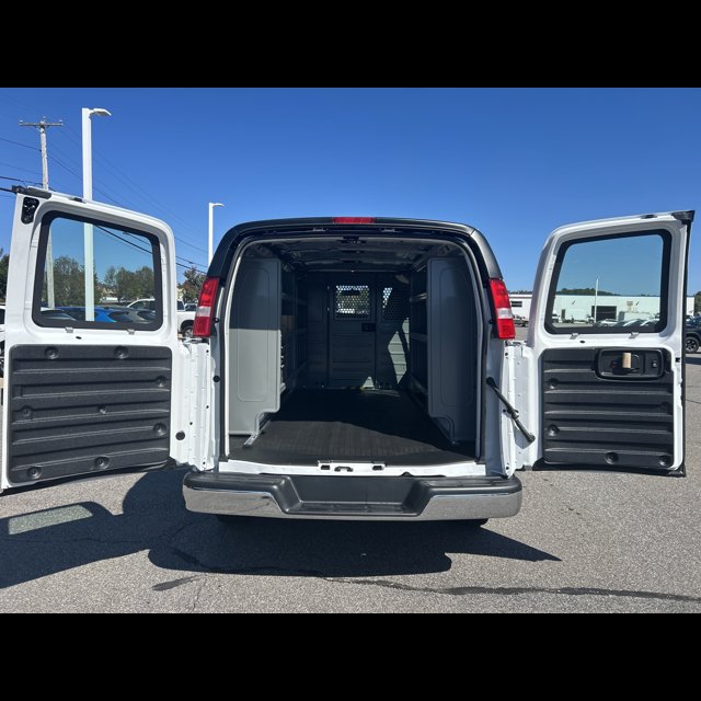 2025 Chevrolet Express Cargo Van Base thumbnail 11