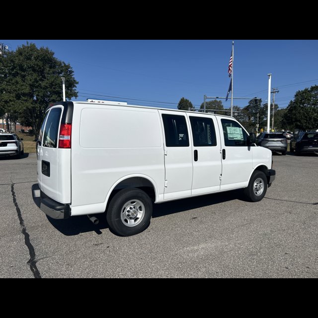 2025 Chevrolet Express Cargo Van Base thumbnail 2