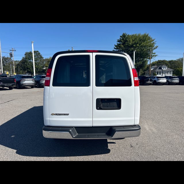 2025 Chevrolet Express Cargo Van Base thumbnail 4