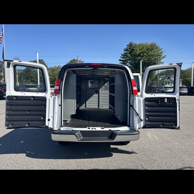 2025 Chevrolet Express Cargo Van Base thumbnail 9