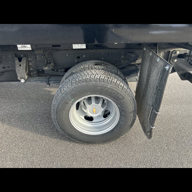 2025 Chevrolet Silverado 3500HD CC Work Truck thumbnail 5