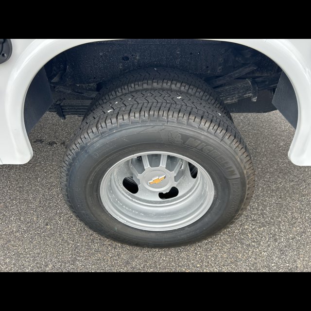2025 Chevrolet Silverado 3500HD CC Work Truck thumbnail 3