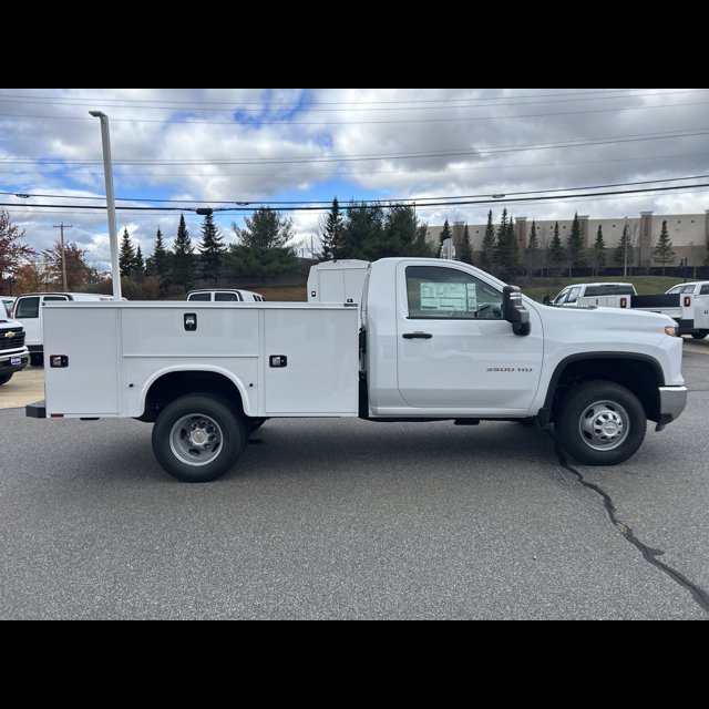 2025 Chevrolet Silverado 3500HD CC Work Truck thumbnail 4