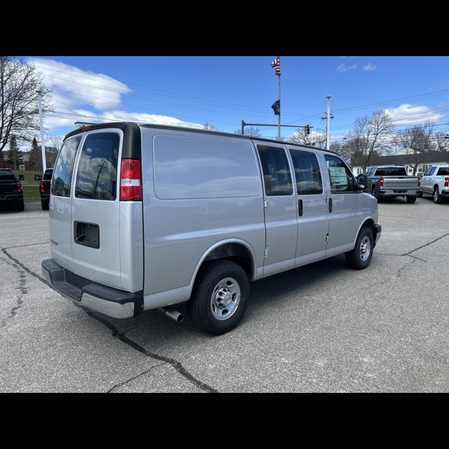 2025 Chevrolet Express Cargo Van Base thumbnail 2