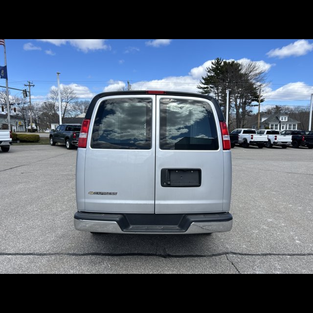 2025 Chevrolet Express Cargo Van Base thumbnail 4