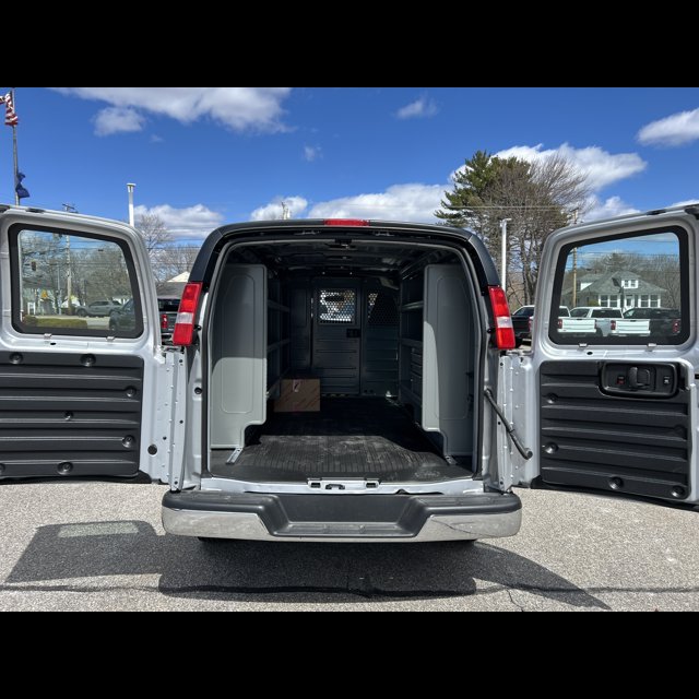 2025 Chevrolet Express Cargo Van Base thumbnail 10