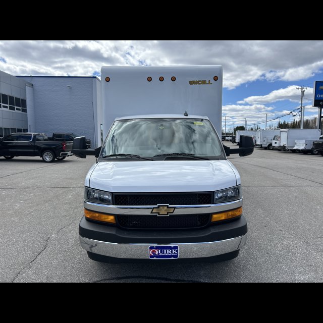 2025 Chevrolet Express Commercial Cutaway Base thumbnail 3
