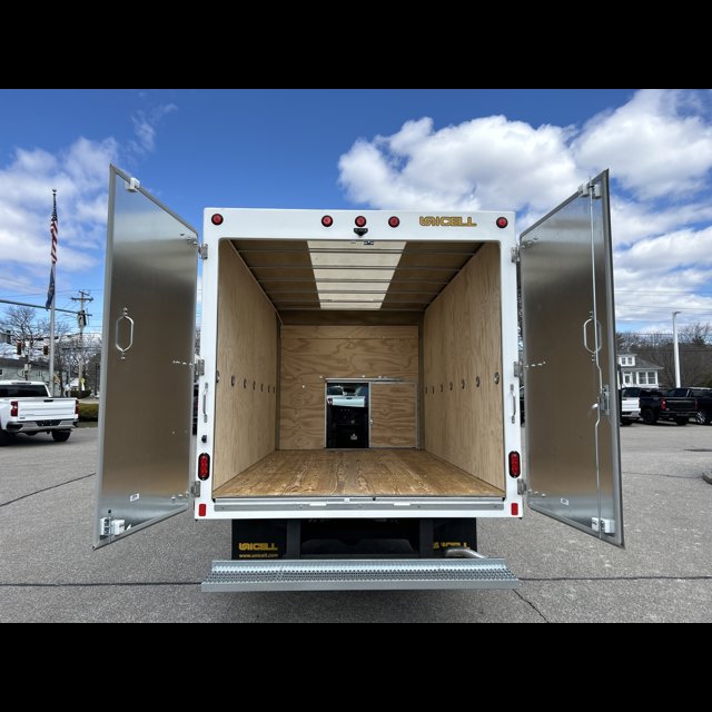 2025 Chevrolet Express Commercial Cutaway Base thumbnail 5