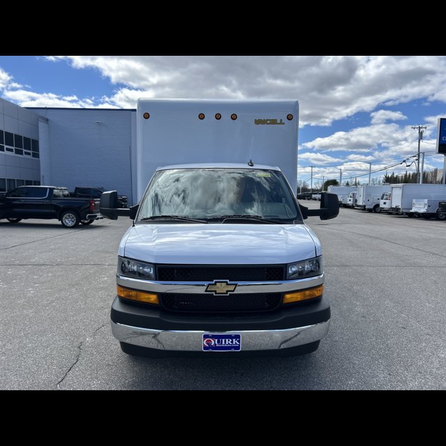 2025 Chevrolet Express Commercial Cutaway Base thumbnail 3