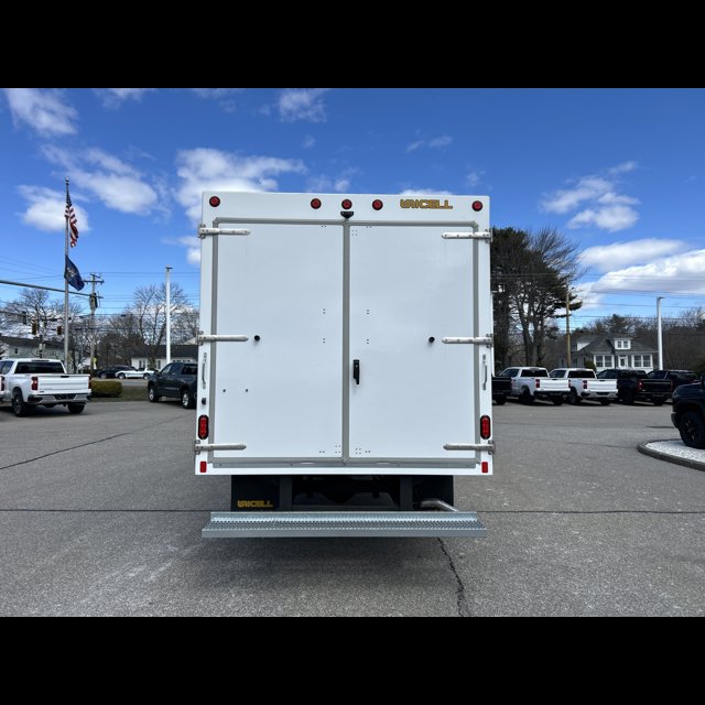 2025 Chevrolet Express Commercial Cutaway Base thumbnail 4