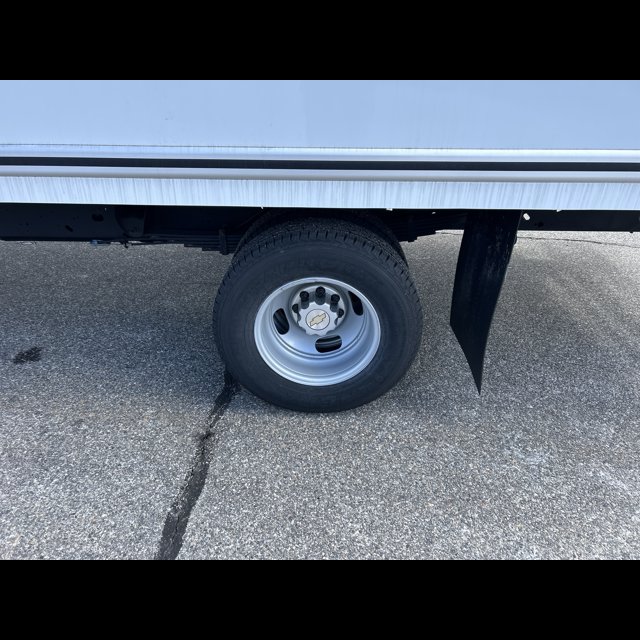 2025 Chevrolet Express Commercial Cutaway Base thumbnail 5