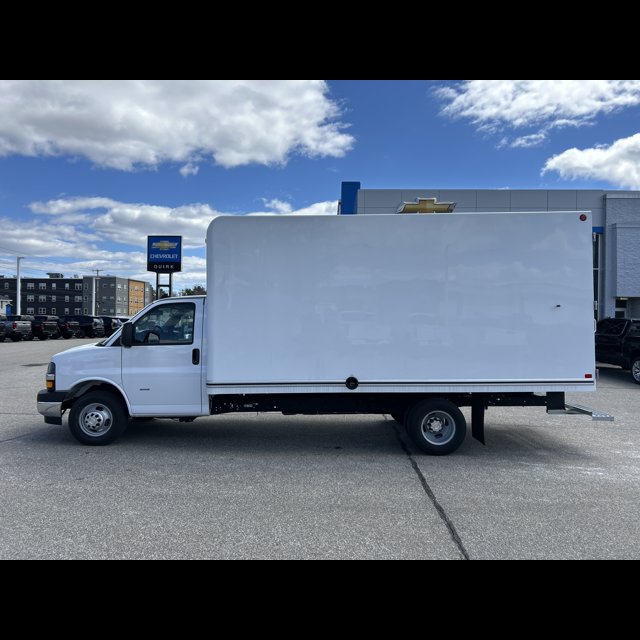 2025 Chevrolet Express Commercial Cutaway Base thumbnail 6