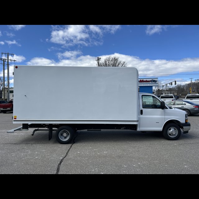 2025 Chevrolet Express Commercial Cutaway Base thumbnail 7