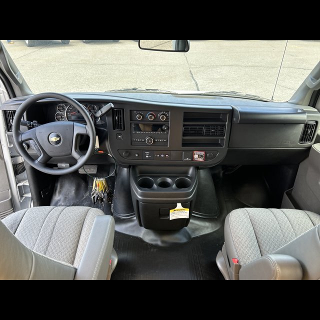 2025 Chevrolet Express Commercial Cutaway Base thumbnail 9